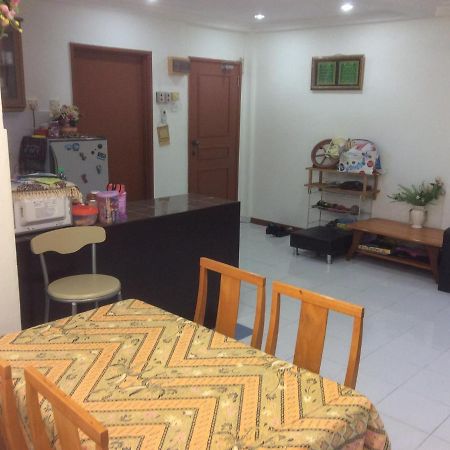 Homestay Dayani Musleem Порт-Диксон Экстерьер фото