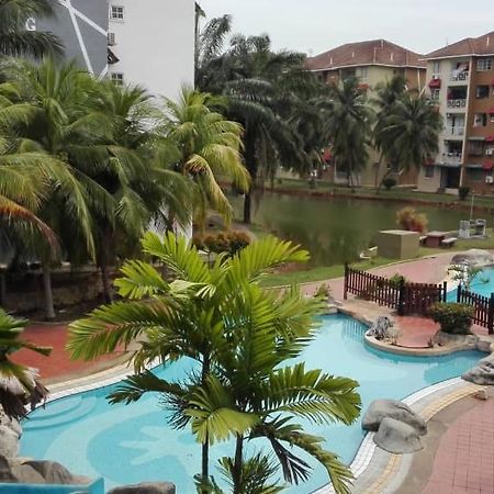 Homestay Dayani Musleem Порт-Диксон Экстерьер фото