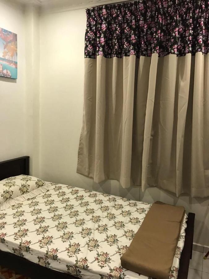 Homestay Dayani Musleem Порт-Диксон Экстерьер фото