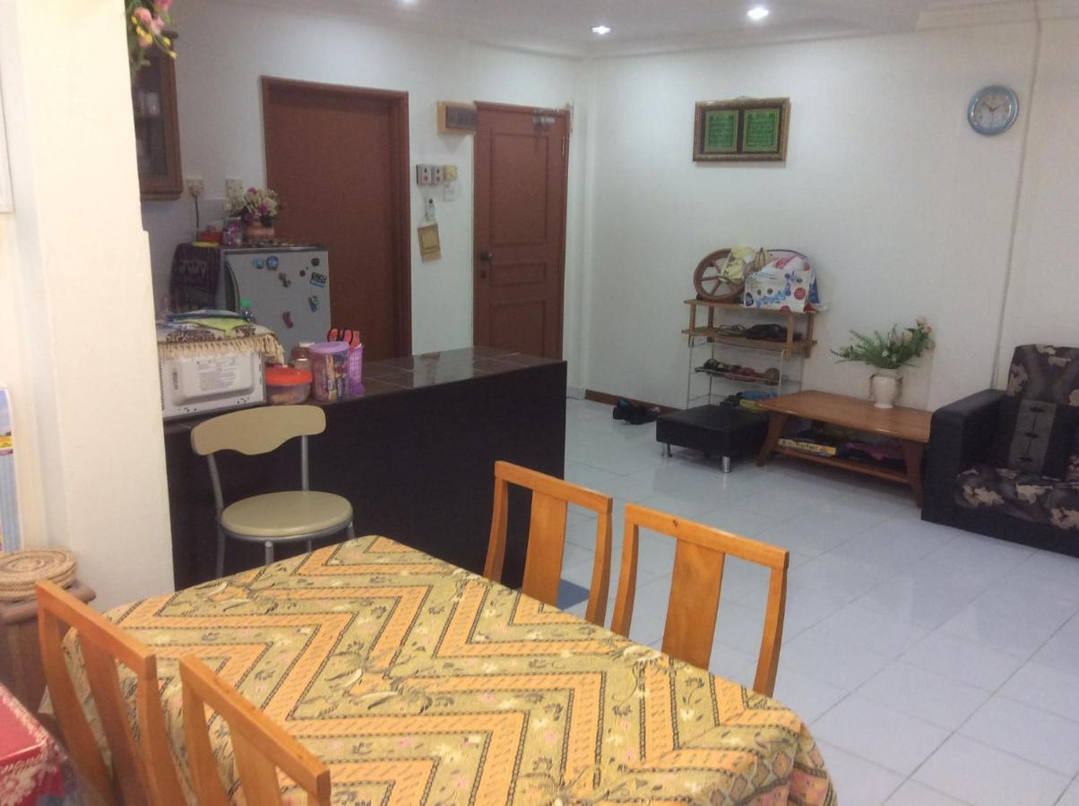 Homestay Dayani Musleem Порт-Диксон Экстерьер фото