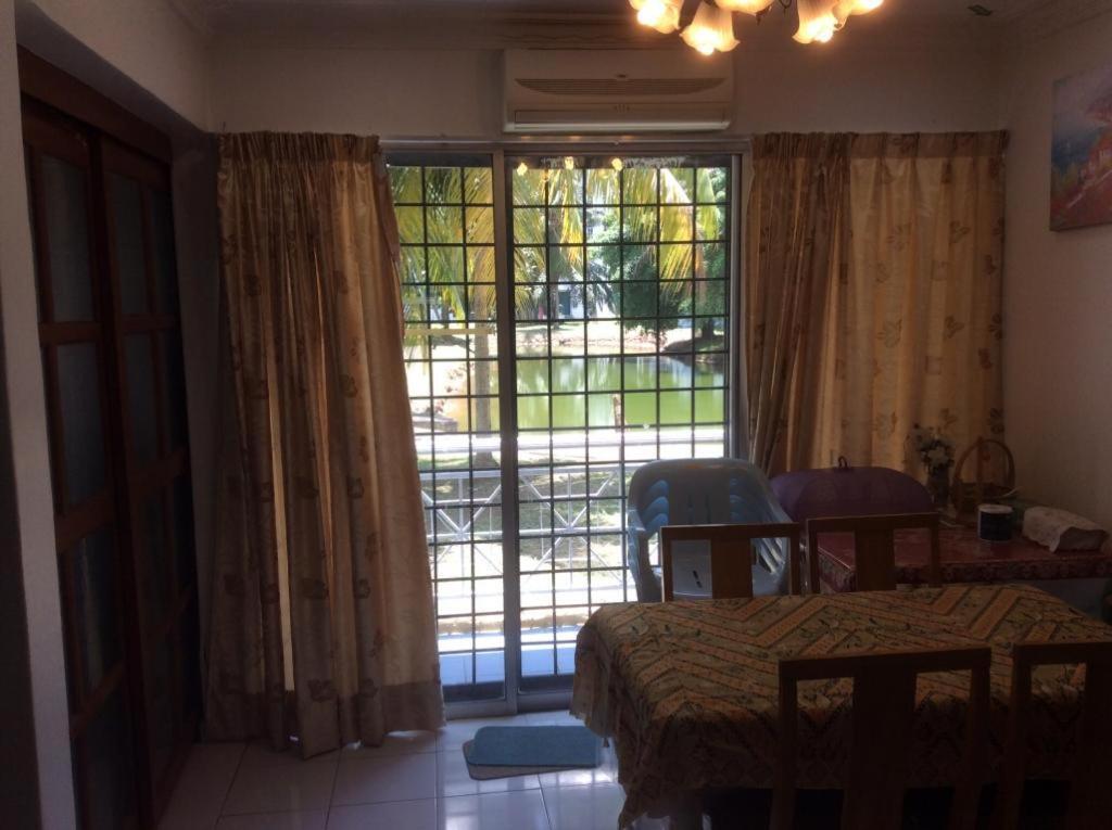 Homestay Dayani Musleem Порт-Диксон Экстерьер фото