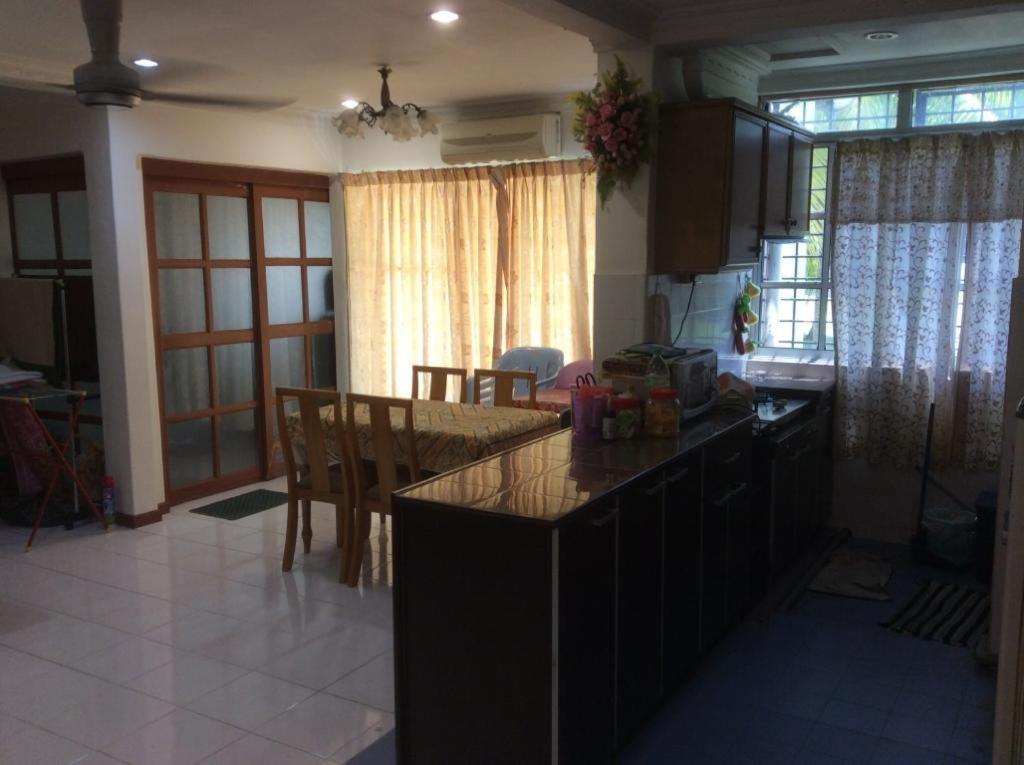 Homestay Dayani Musleem Порт-Диксон Экстерьер фото